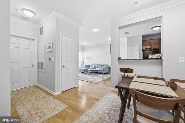 Foto del edificio - 4852 Eisenhower Ave