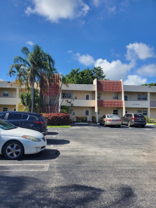 Building Photo - 2500 Fiore Way
