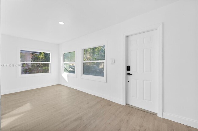 Foto del edificio - 832 N C St
