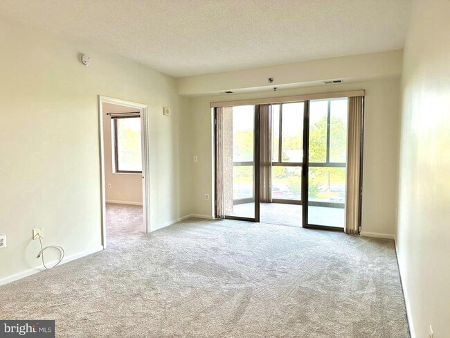 Foto del edificio - 3210 N Leisure World Blvd