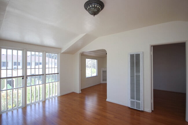 Building Photo - 409 N Monterey St