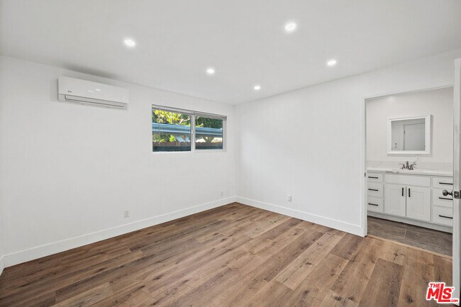 Building Photo - 14123 Califa St