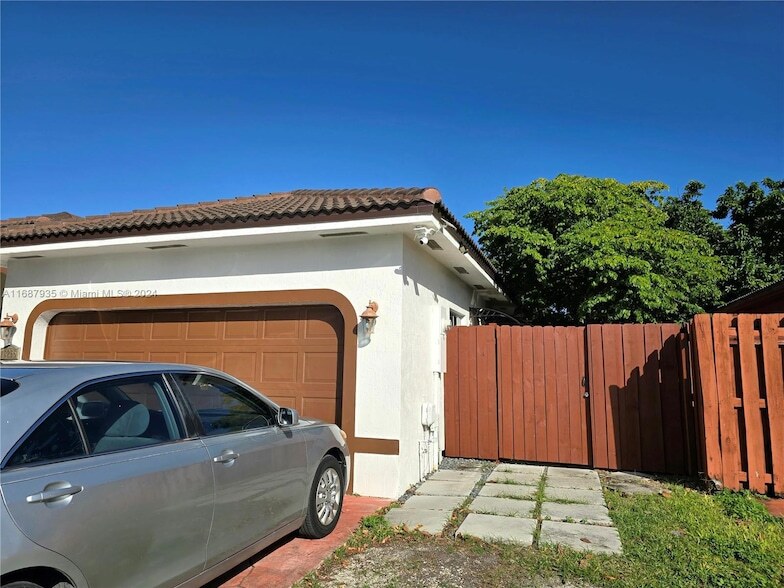 Foto principal - 18255 SW 145th Ave