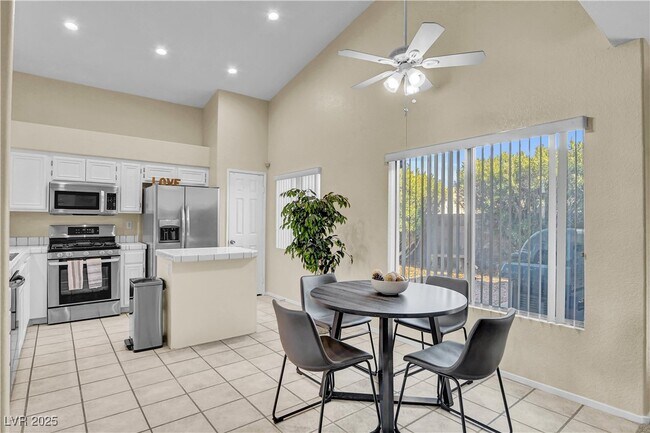 Foto del edificio - 9309 Mountain Rise Ave