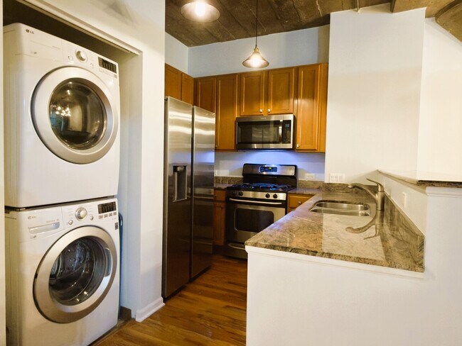 Foto del edificio - 1070 W 15th St