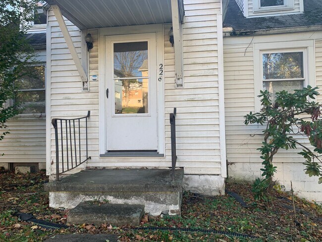 Foto del edificio - 228/230 Cornell Avenue