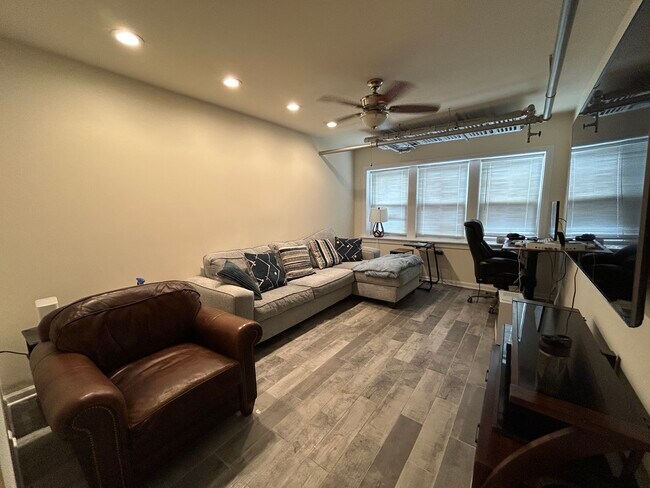 Foto del edificio - 4621 N Rockwell St