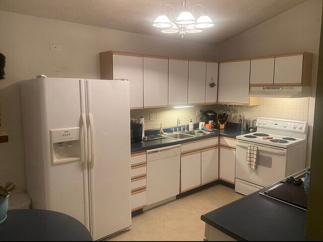 Cocina - 733 Riley Ave