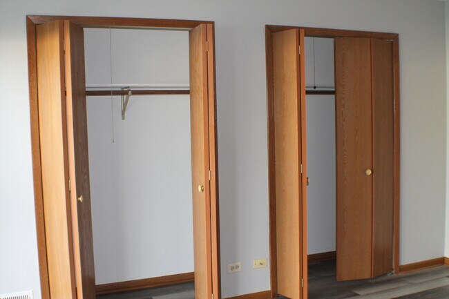 Foto del edificio - 422 Meadow Green Ln