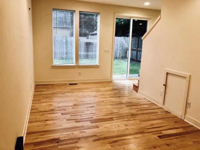 Foto principal - 3 bedroom in Seattle WA 98115