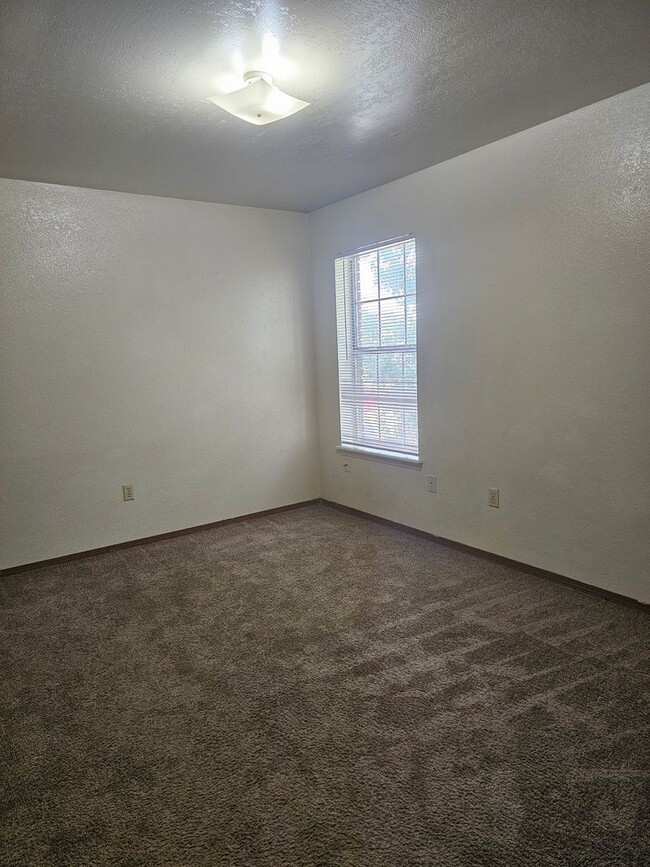 Building Photo - 51 Cedar Creek Ct