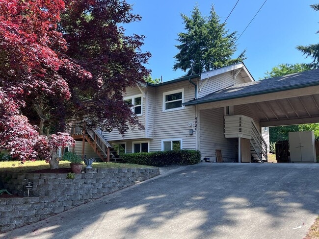 Building Photo - Spacious 4-Bedroom Home Across from Silver...