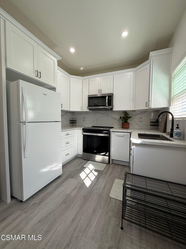 Building Photo - 709 Rudman Dr