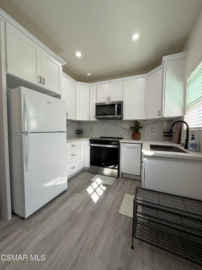 Foto del edificio - 709 Rudman Dr