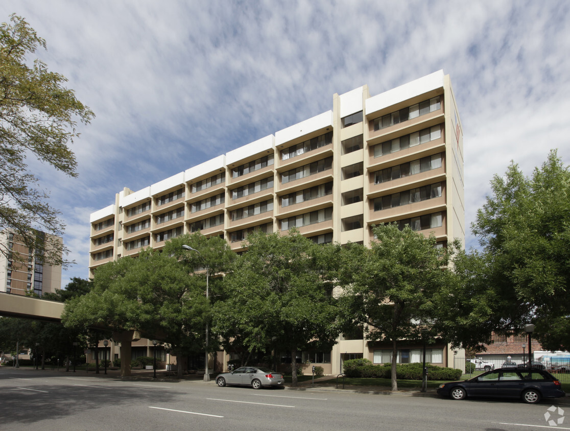 Foto principal - Sunset Towers Apartments