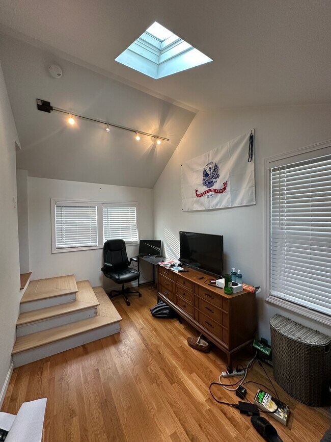 Building Photo - 136 W Squantum St