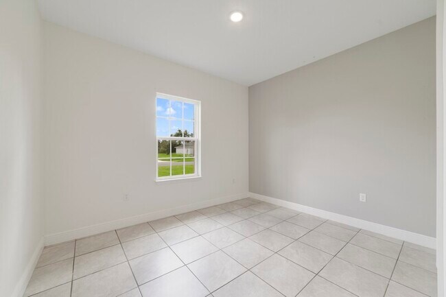 Building Photo - 464 Marion Oaks Dr