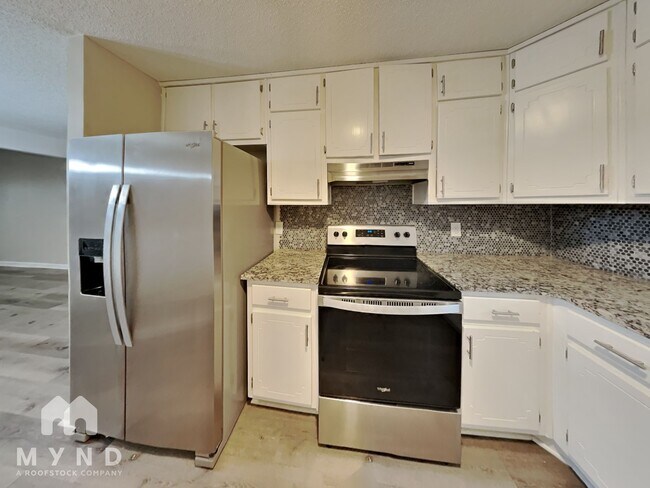 Foto del edificio - 208 Oak Cir N