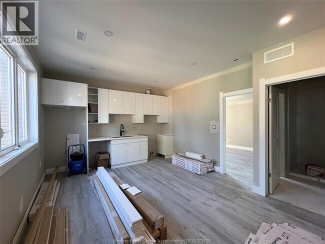 Photo du bâtiment - 917 McKay Ave