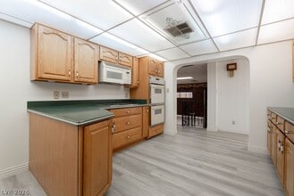 Building Photo - 5185 E Sun Valley Dr