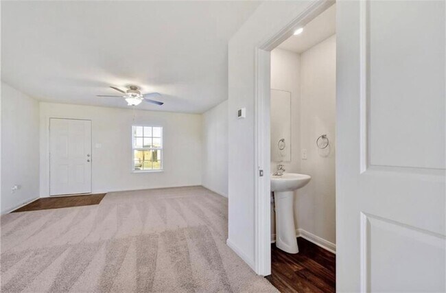 Building Photo - 313 Riverdale Dr