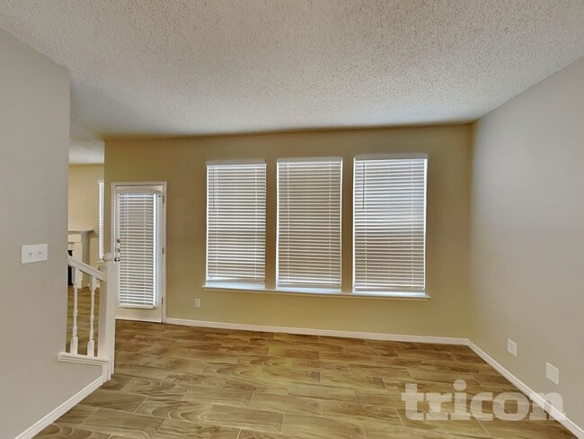 Building Photo - 317 Meandering Way Ct