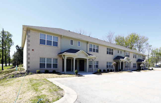 Community - Mansion Row - Where Historic Charm Meets Modern Convenience!