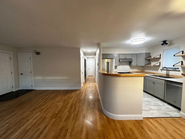 Building Photo - 3 Bed/1 Bath/ Home with Fenced Yard