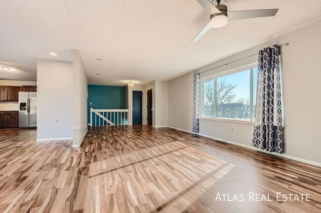 Foto del edificio - 330 E Rockrimmon Blvd