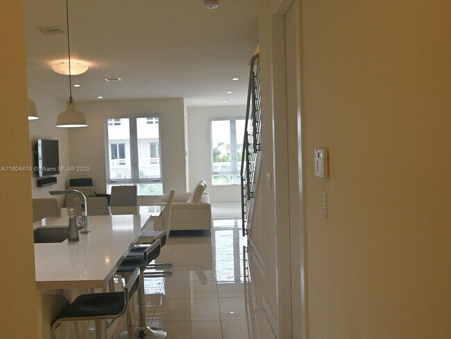 Foto del edificio - 10220 NW 63rd Ter