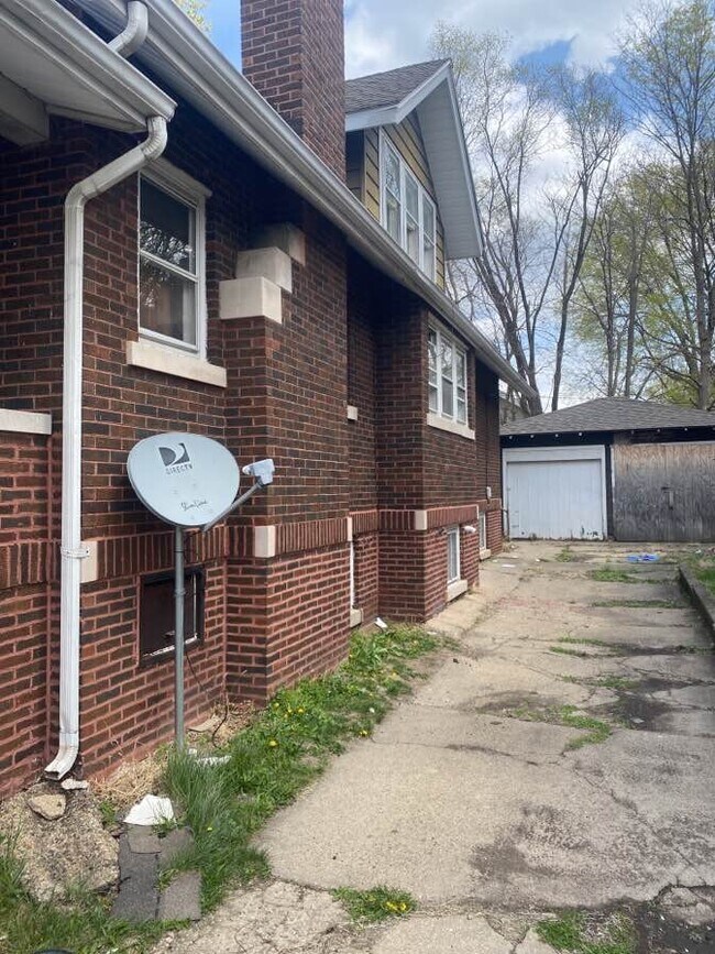 Building Photo - 2116 N Maryland Ave