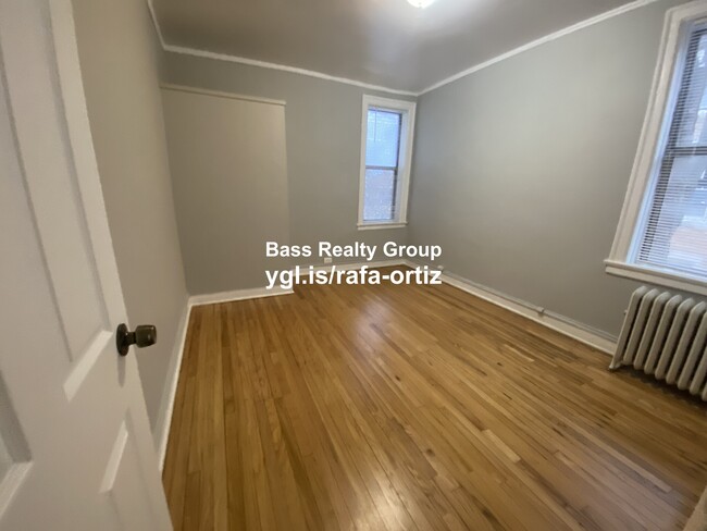 Building Photo - 1363 W Estes Ave