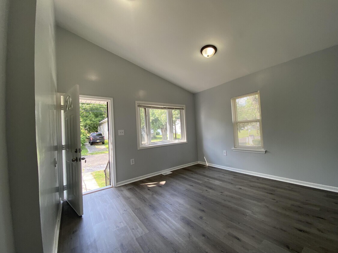 Foto principal - 7346 Forrest Ave