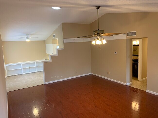 Building Photo - 2501 Majestic Dr