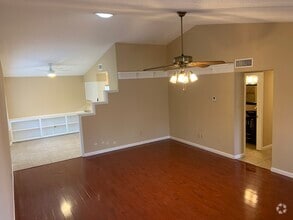 Building Photo - 2501 Majestic Dr