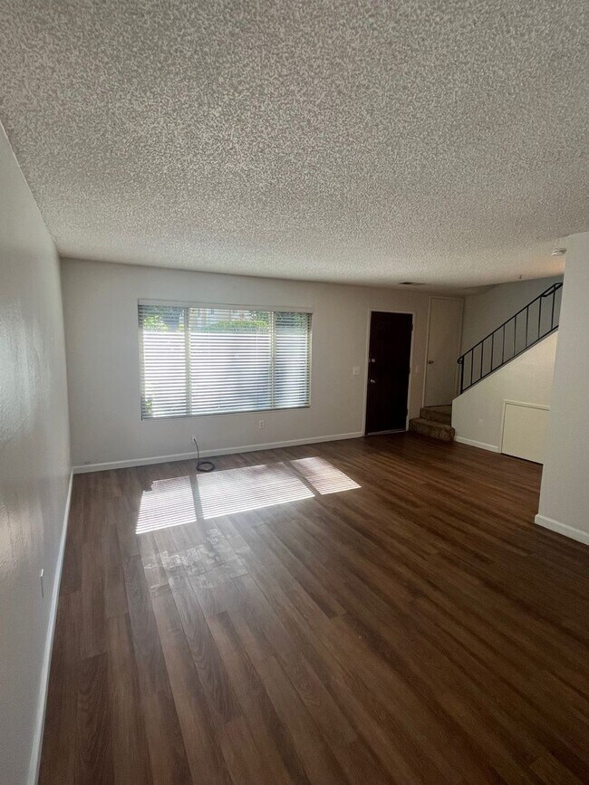 Building Photo - 3 bedroom 1.5 bathroom condo in Rincon Val...