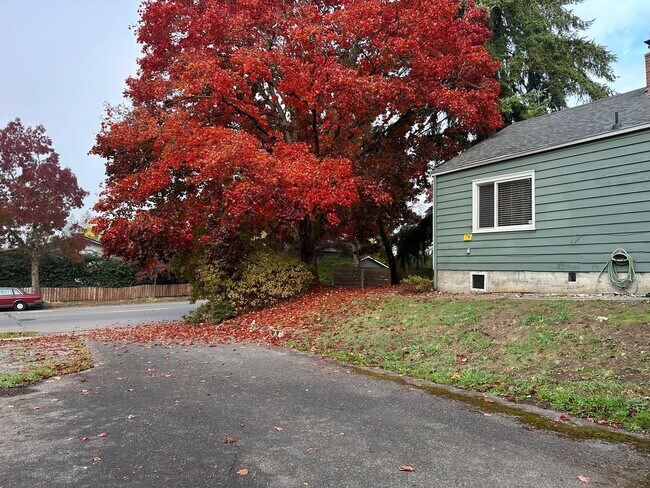 Foto del edificio - 2 Bed/2 Bath Work From Home Dream