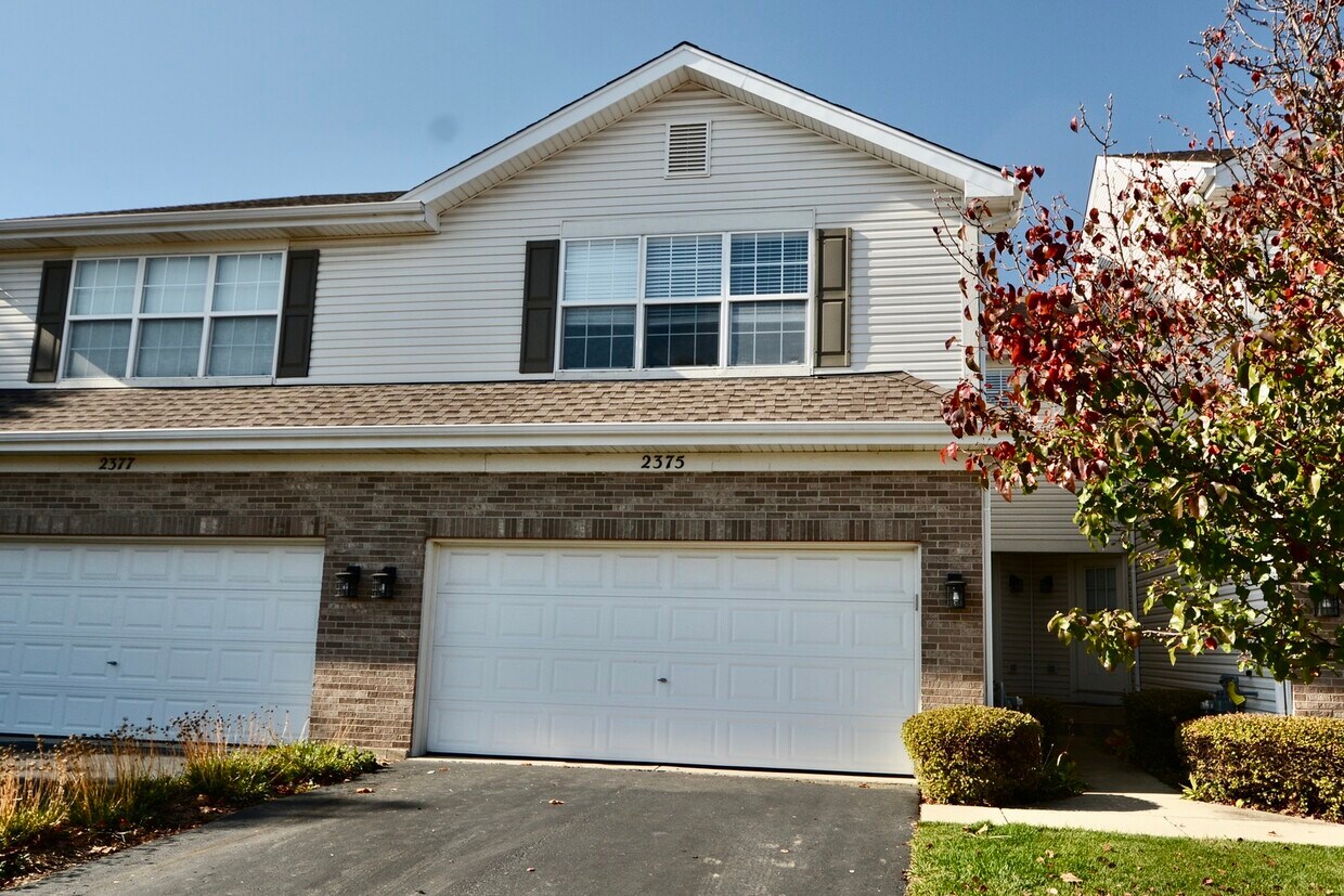 2375 Stoughton Cir, Aurora, IL 60502 Townhome Rentals in Aurora IL