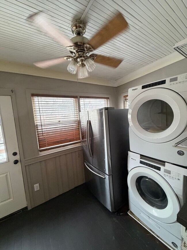 Foto del edificio - Gorgeous Mount Penn 4 BR/1 1/2 Bath For Rent