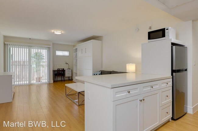 Foto del edificio - 910 N Martel Ave