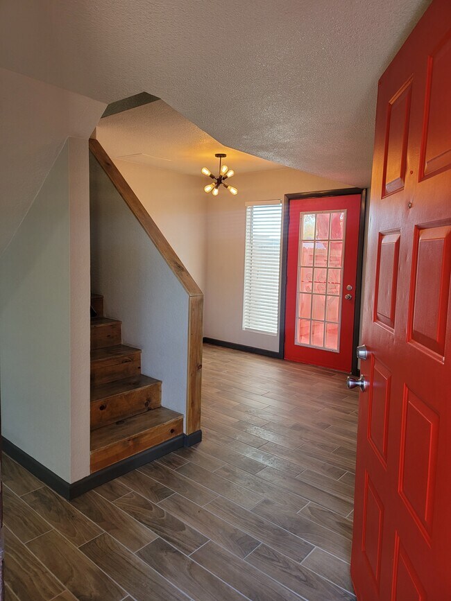 Building Photo - 1736 E Pepper Cir