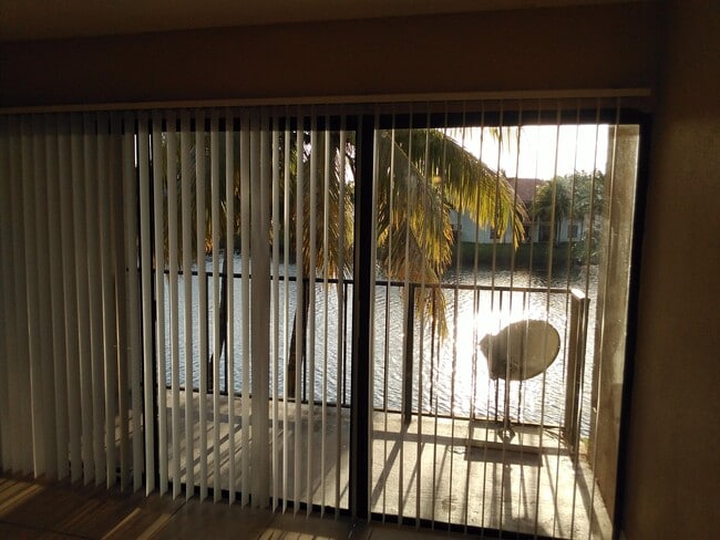 Building Photo - 1515 Lake Crystal Dr