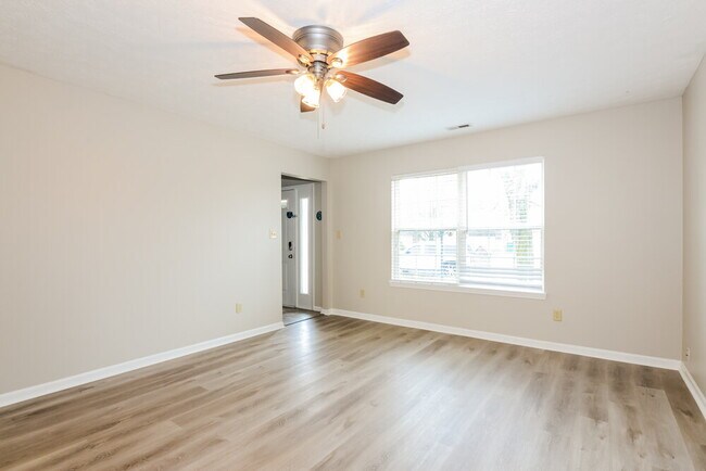 Building Photo - 8570 Eagles Nest Dr