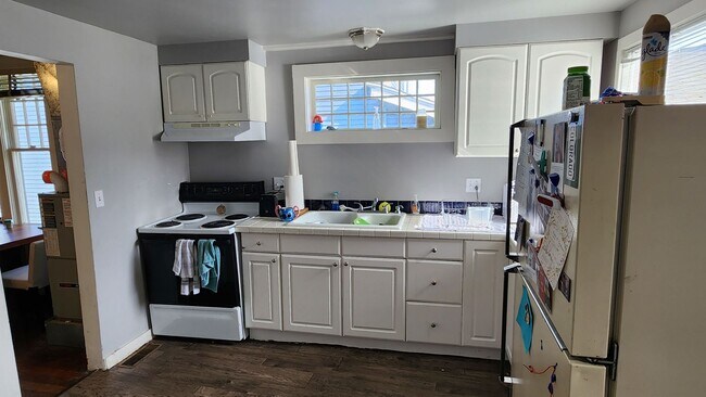 Foto del edificio - 3 Bedroom 1 Bathroom House near WWU