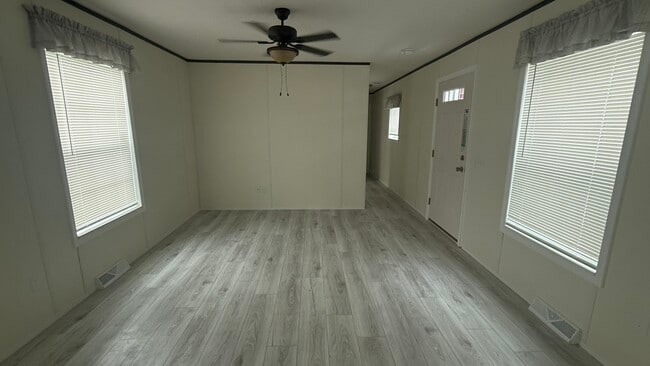 Building Photo - 11 Starling Ln
