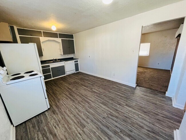 Foto del edificio - 3 bed 1 bath