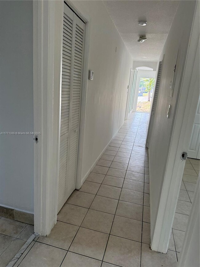 Foto del edificio - 1704 SW 43rd Ave