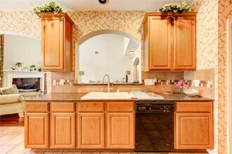 Building Photo - 18719 Glenn Haven Estates Dr