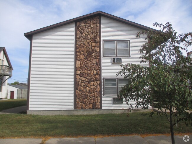 Building Photo - 508 9th St N