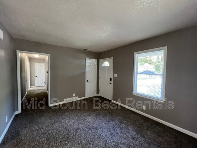 Building Photo - 1411 Rolling Hills Dr